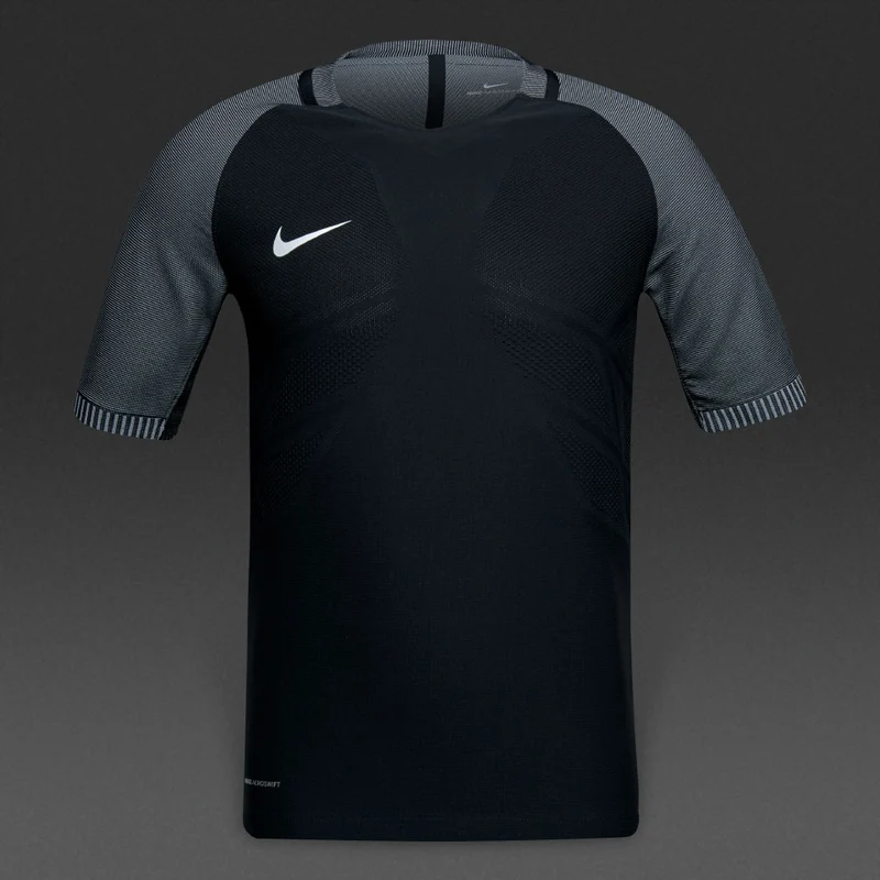 Camiseta Nike Strike para niños