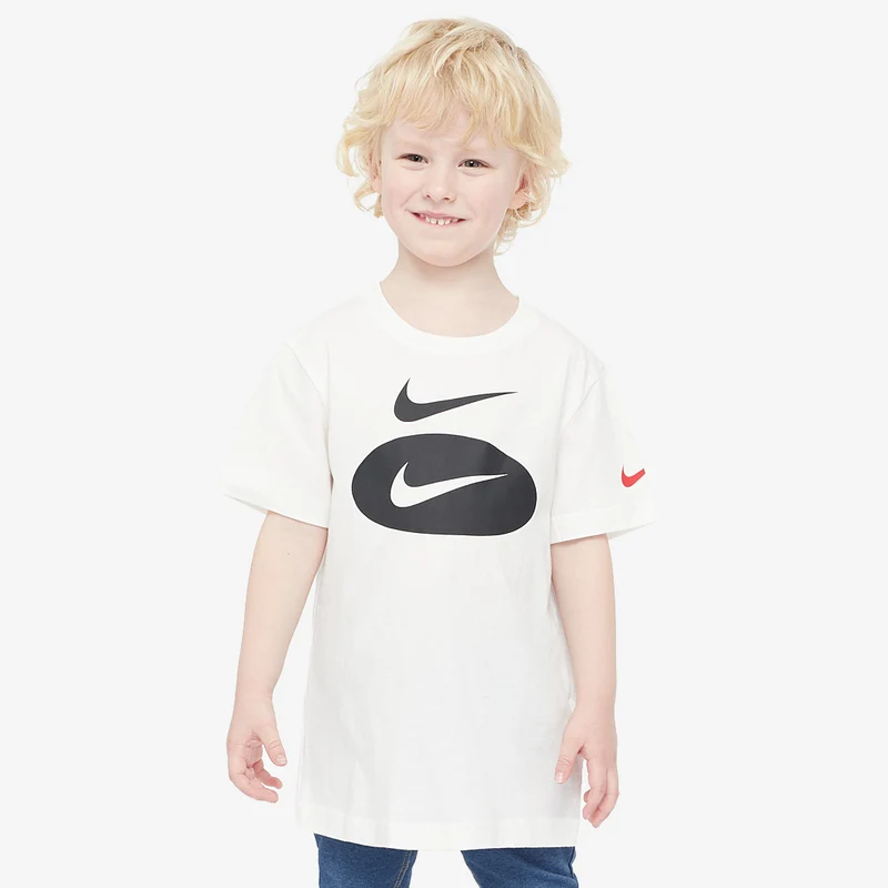Camiseta Nike Swoosh para niños